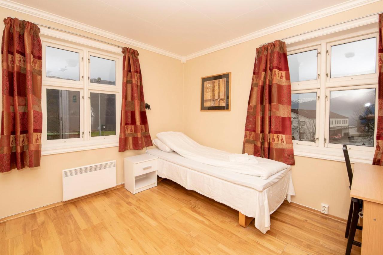 Grand Hotell Sauda Budget Екстер'єр фото